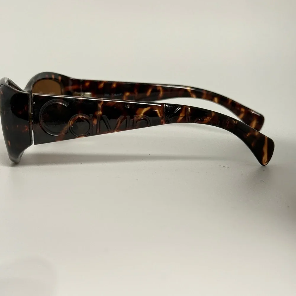 Calvin Klein Womens Tortoise Shell Rectangle Sunglasses‎ Brown Lens Italy 702S